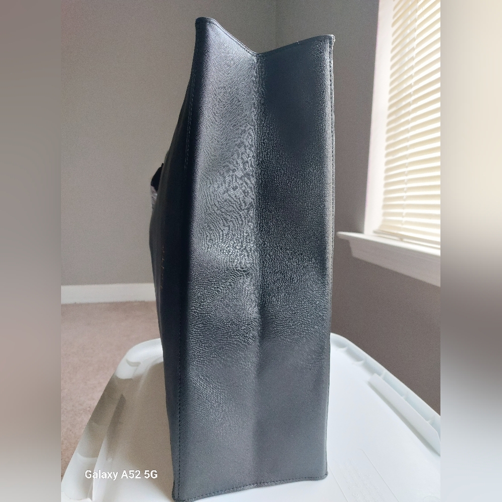 Large Tote - Picture 7 of 10